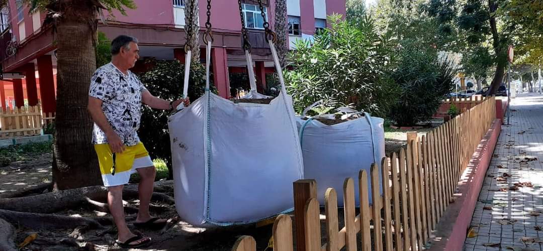 La Empresa de Seguros Prieto & Uceda ha donado 6  metros cúbicos de tierra vegetal para los jardines de Bellavista en su  40 Aniversario.