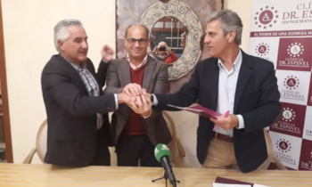 Firma de convenio de colaboración entre Clinicas Doctor Espinel y la Agencia de Seguros Prieto y Uceda