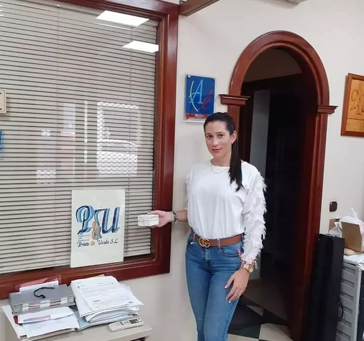 Prieto y Uceda pone a disposición de sus clientes una hora de aparcamiento gratuito en el centro.