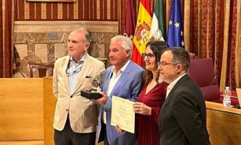 La Agencia de seguros Prieto y Uceda recoge hoy su octavo premio consecutivo.